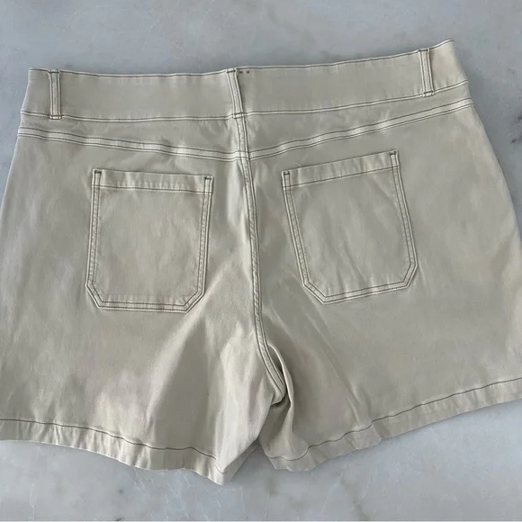 🍭 SPANX Spanx Stretch Twill Shorts - Picture 2 of 4